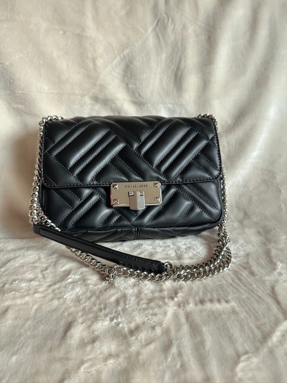 NWT! MK Michael Kors Peyton Medium Quilted Shoulder Flap In Black/Silver Leather